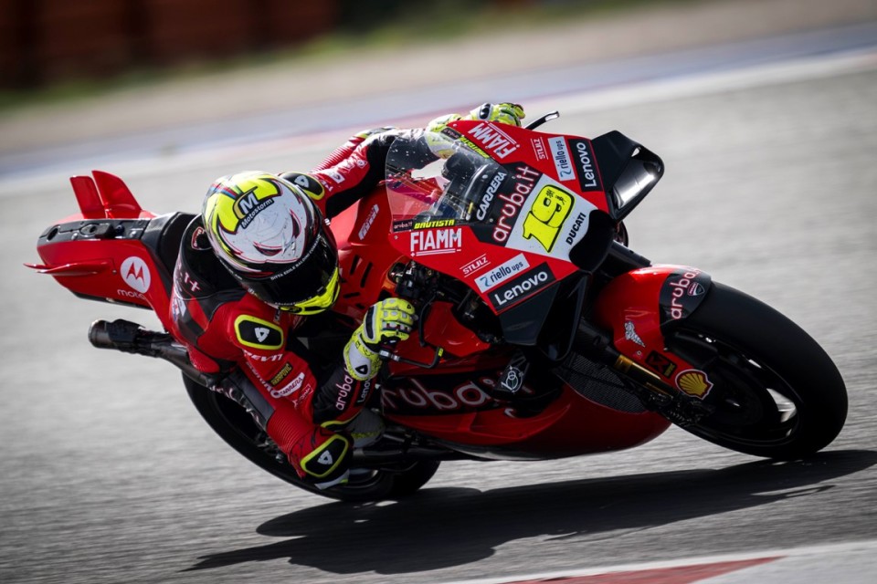 SBK: Misano: ecco Alvaro Bautista in azione con la Ducati MotoGP