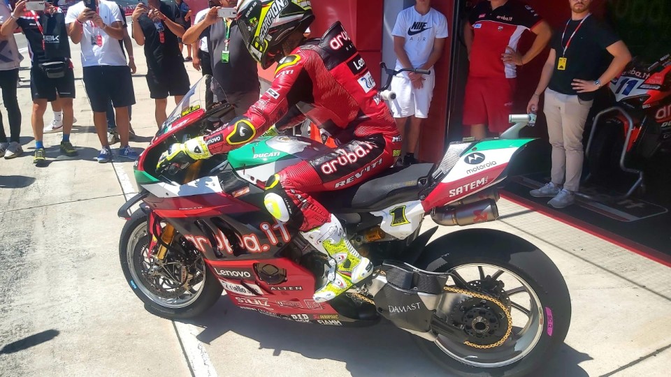 SBK: La Ducati V4 diventa Rossa-Tricolore a Imola