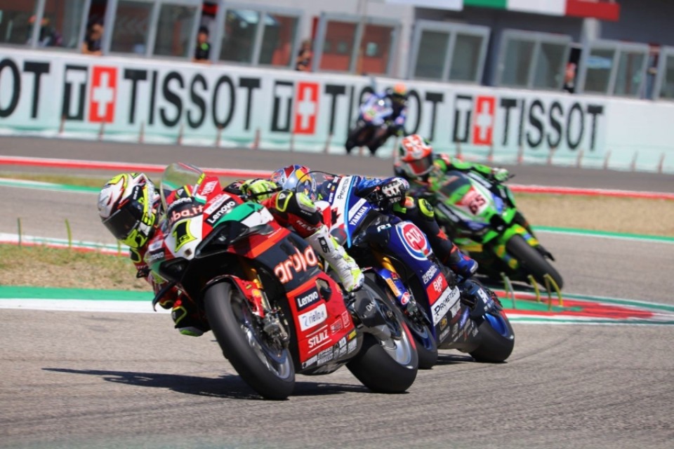 SBK: Bautista inarrestabile anche a Imola: batte Razgatlioglu e vince Gara 1