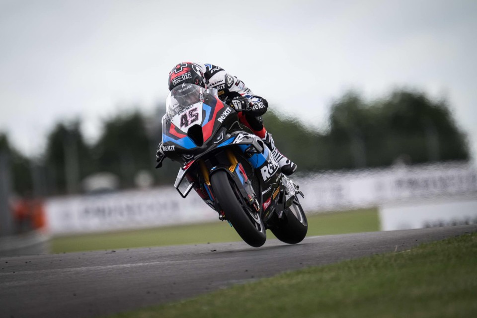 SBK: Redding e la BMW sorprendono nella FP1 di Most, 2° Toprak, 17° Bautista