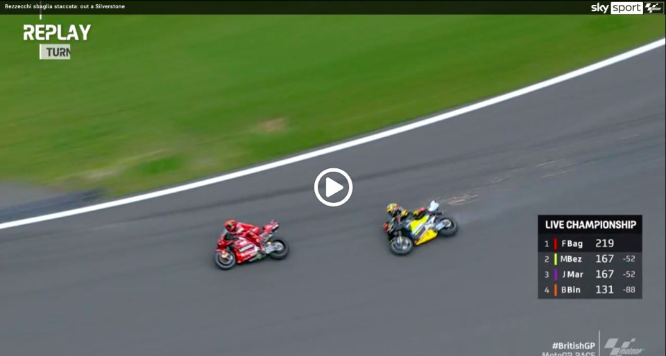 MotoGP: VIDEO - Il grande errore di Bezzecchi a Silverstone: cade mentre è 2°