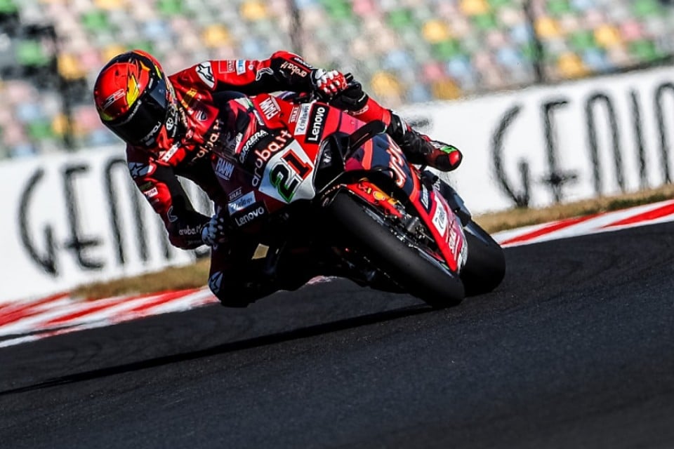 SBK: Magny-Cours: Rinaldi detta il passo nelle FP2 davanti a Gerloff e Toprak