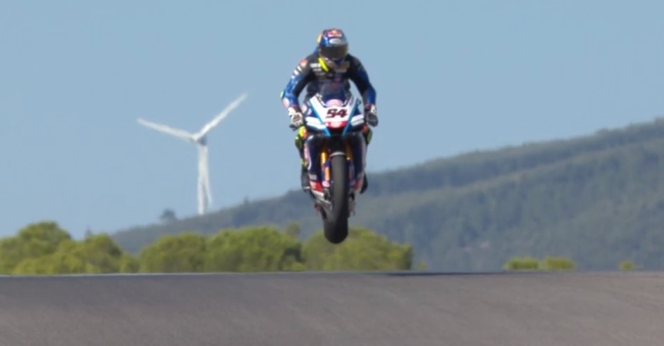 SBK: Toprak in flight with the R1 in Portimão!