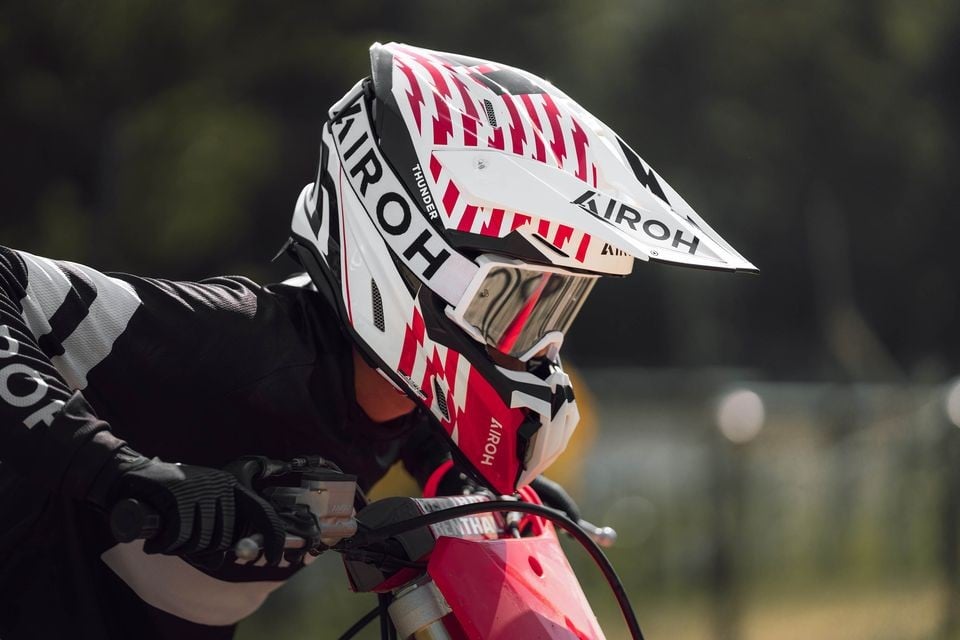 Moto - News: Airoh Twist 3: il casco da enduro che ci 