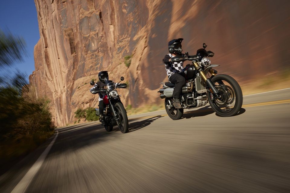 Moto - News: Triumph Scrambler 1200 X ed XE 2024: ulteriori novità in salsa heritage