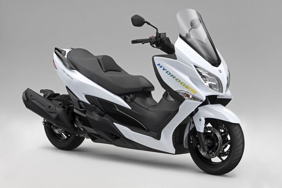 Moto - Scooter: Suzuki: al Japan Mobility Show 2023 a Tokyo con il Burgman ad idrogeno