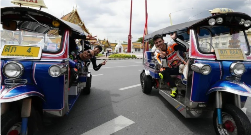 MotoGP: Quartararo, Morbidelli e Mir seminano il panico a Bangkok tra sacro e profano