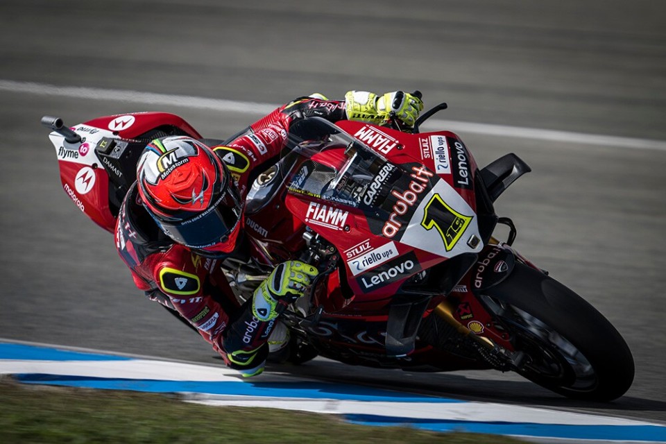 SBK: Bautista implacabile: pole a Jerez, Aegerter 2° su Lowes. Toprak 7°