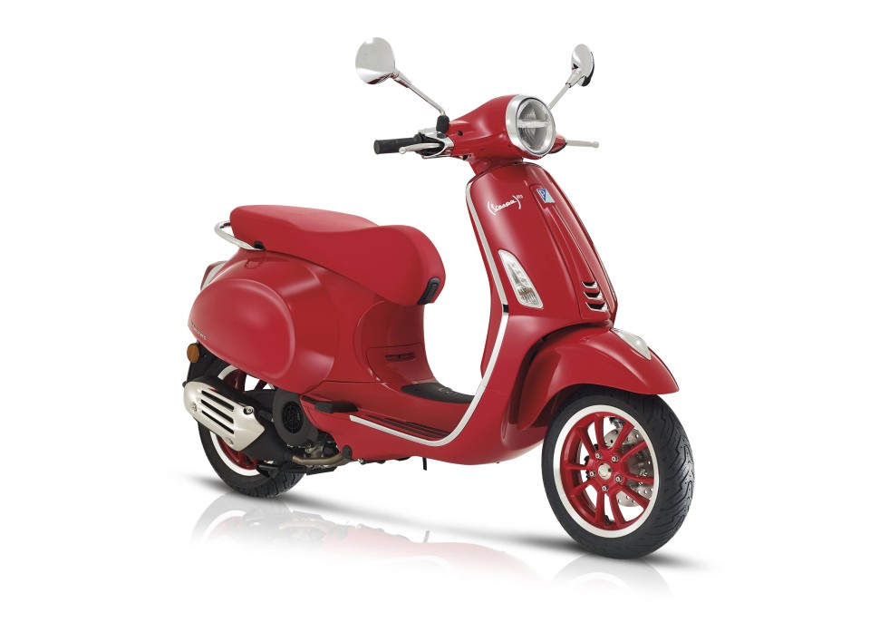 Moto - Scooter: Vespa & (RED) insieme al World AIDS Day 2023