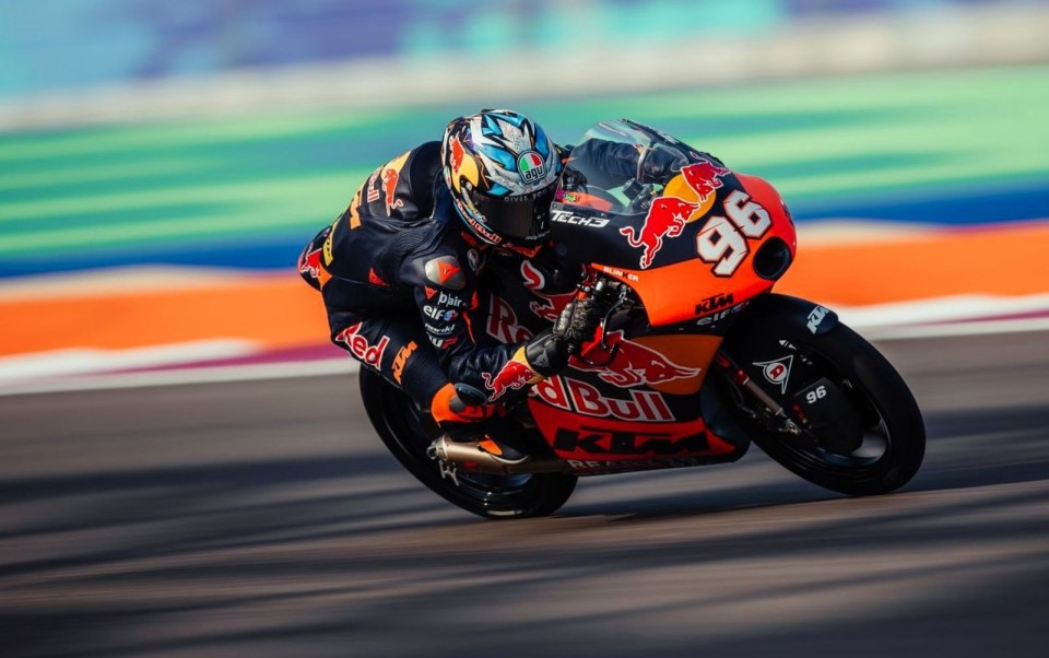 Moto3: Valencia: Daniel Holgado al comando in una FP2 surreale