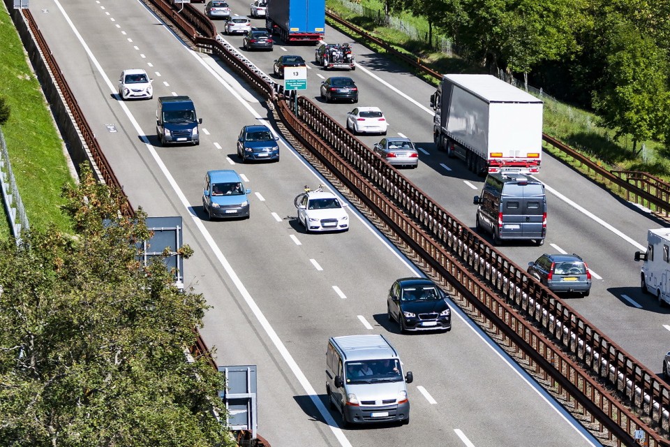 Auto - News: Autostrade e pedaggi: da gennaio 2024, aumenti del 2,3%