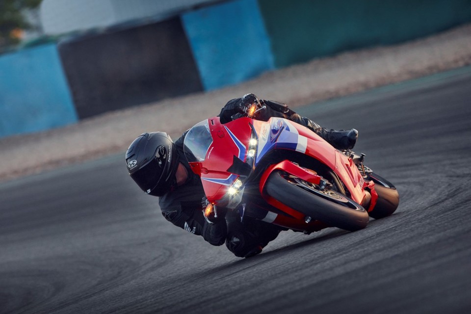 Moto - News: Honda CBR600RR 2024: ad aprile in Italia, ecco il prezzo!