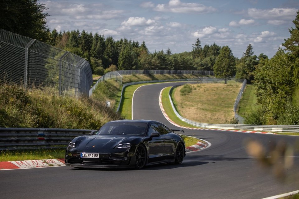 Auto - News: Porsche Taycan: al Nürburgring "leva" quasi 18 secondi alla Model S Plaid!