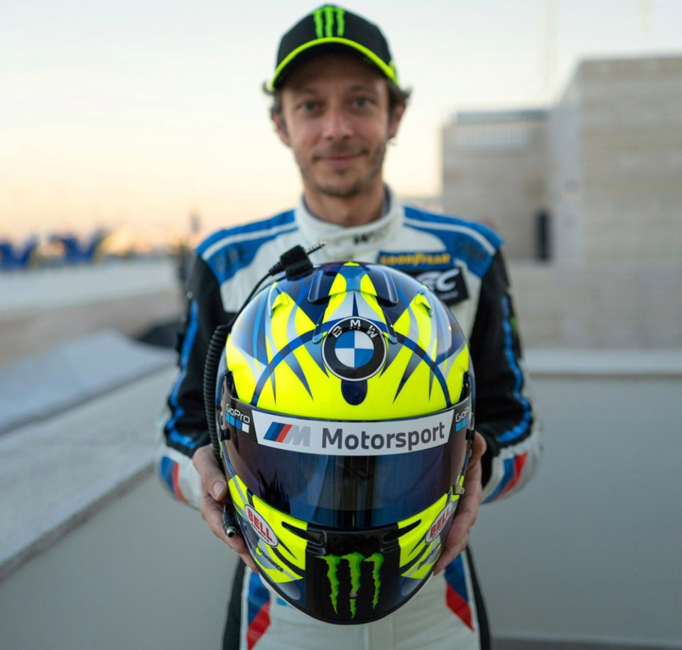 Auto - News: VIDEO - Sun, moon, and flames: Valentino Rossi’s new 2024 helmet