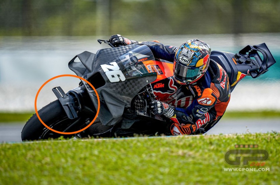 MotoGP: Pedrosa porta in pista la moto coi baffi: un'ala sul parafango della KTM