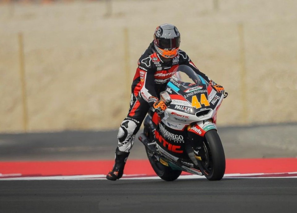 Moto2: Aron Canet conquista la prima pole di stagione al suo debutto con Fantic