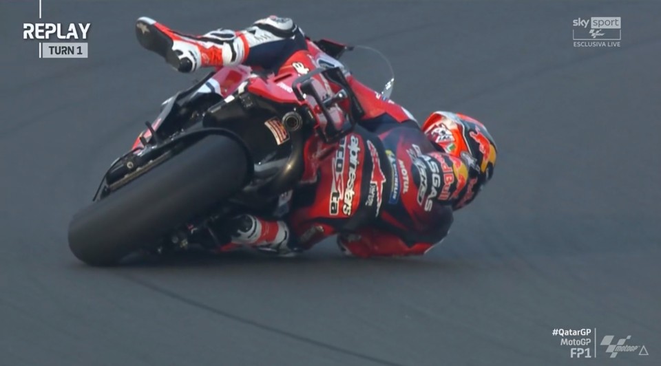 MotoGP: Acosta come Marquez: il video del salvataggio durante le FP1
