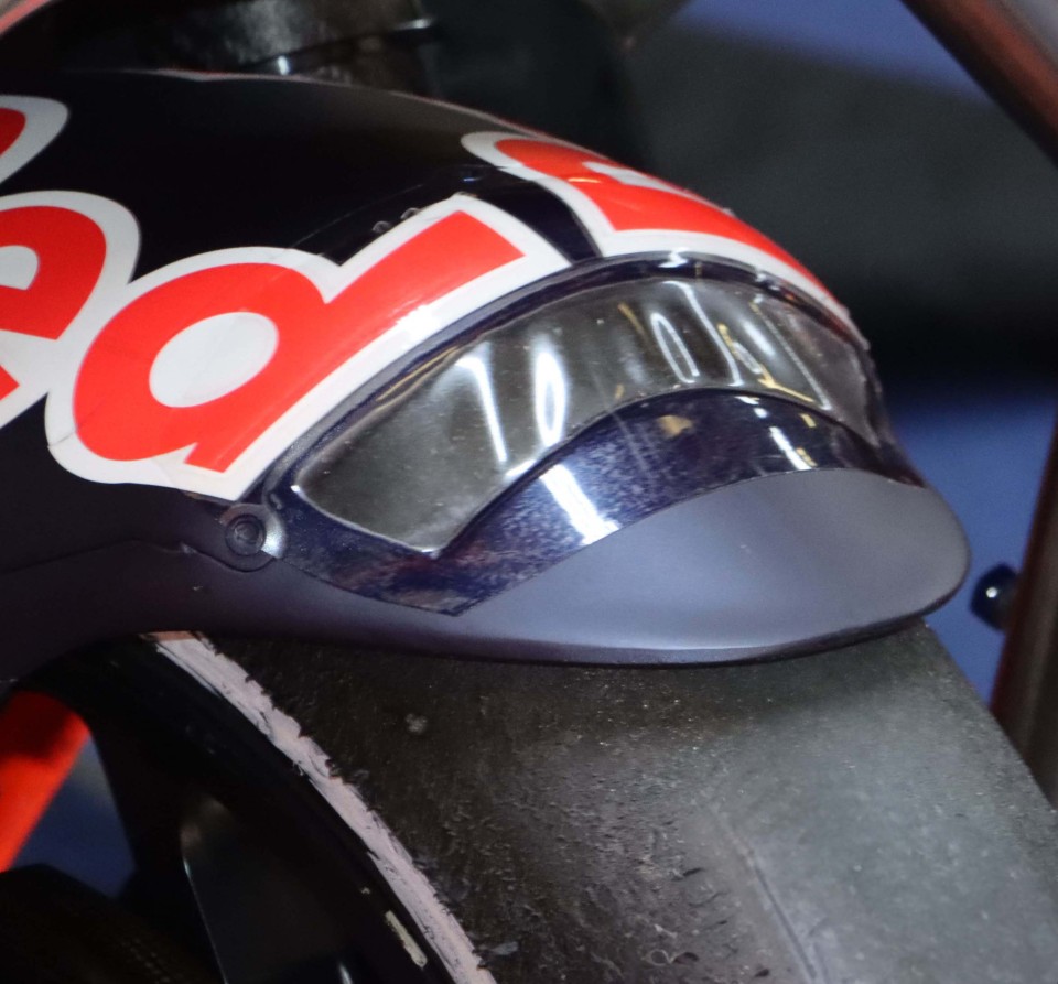 MotoGP: KTM tappa...la bocca alla presa di raffreddamento della Michelin anteriore