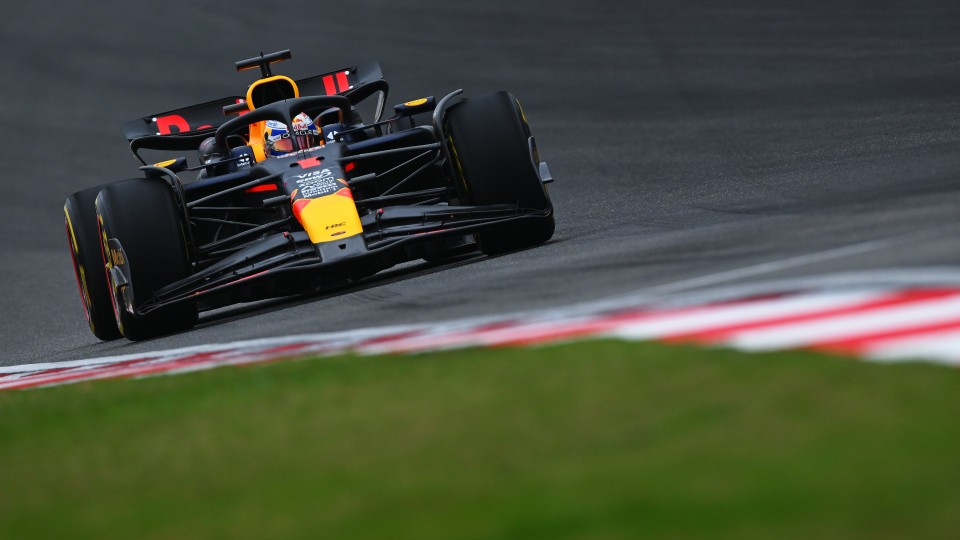 Auto - News: Verstappen vince la Sprint Race a Shanghai. Tensione tra le Ferrari