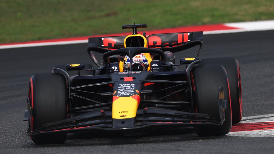Auto - News: Verstappen imprendibile anche nelle qualifiche della Cina: Red Bull pole n°100 