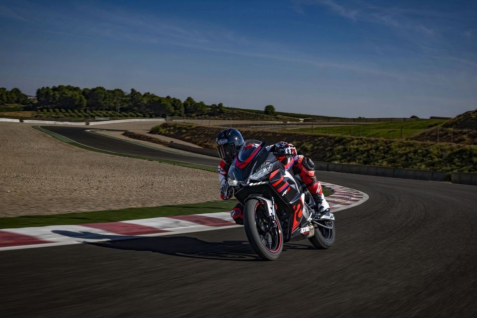 Moto - News: Aprilia Days e Moto Guzzi Days 2024: porte aperte e test ride per tutti!