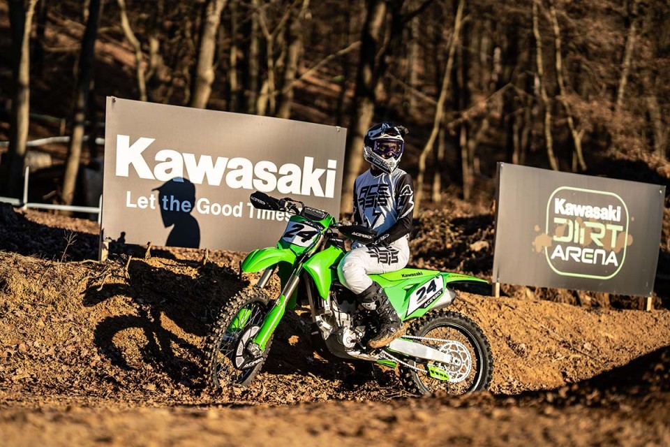 Moto - News: Noleggia la moto col tassello dei tuoi sogni su Kawasaki Dirt Arena
