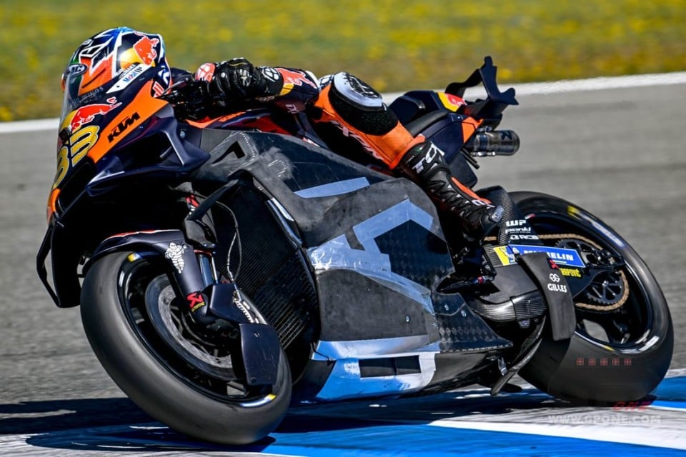 MotoGP: KTM sharpens its claws: a new fairing for the RC16 in Jerez testing.