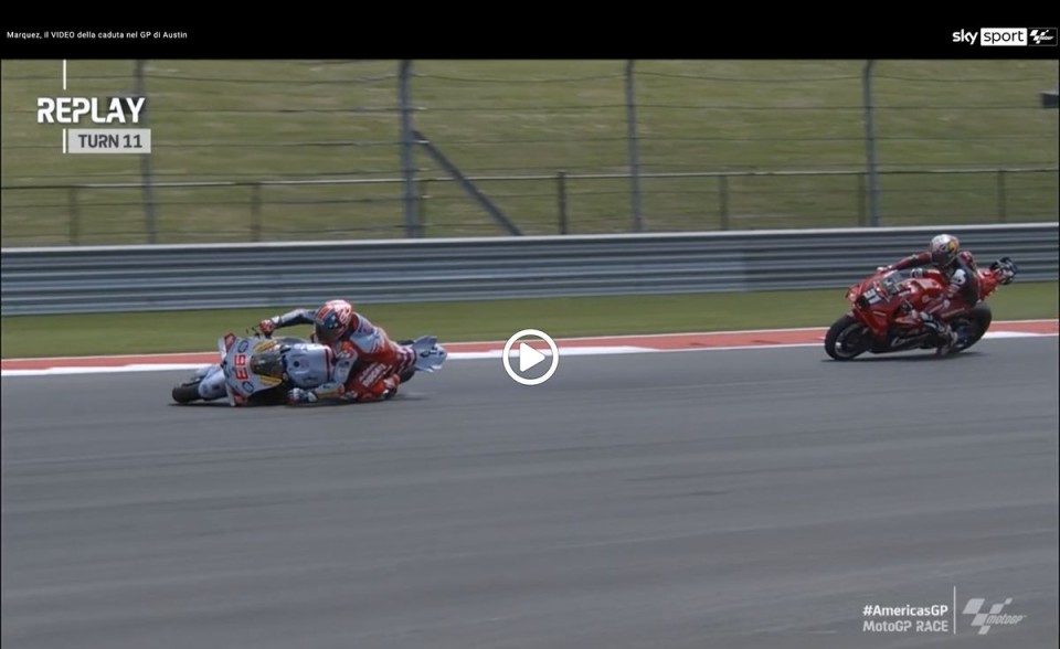 MotoGP: VIDEO - Marc Marquez passa Acosta e poi cade: le immagini di Austin