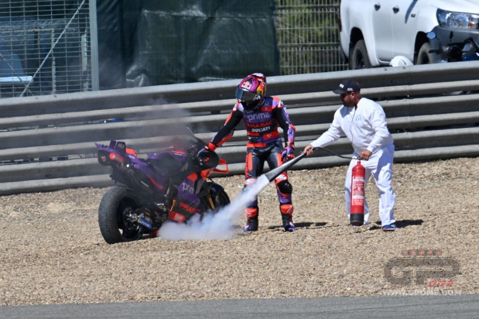 MotoGP: FOTO - La Ducati di Martin fa... fuoco e fiamme nei test di Jerez