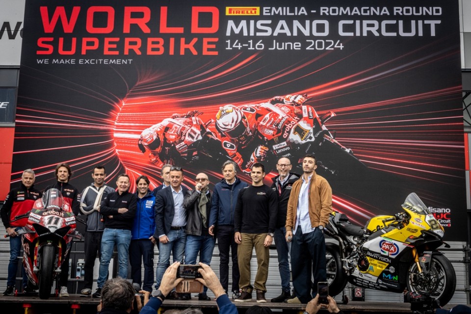 SBK: Misano: Petrucci, Iannone e Bulega svelano il poster della Superbike