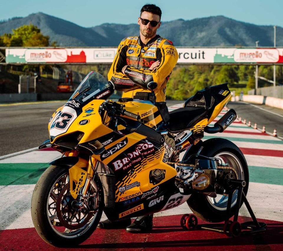SBK: Luca Salvadori nel National a Misano con una Ducati V4 R...senza gombloddi!