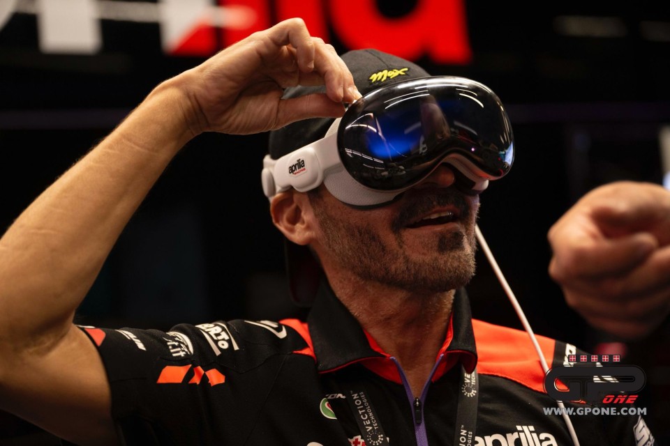 Moto - News: See and don't touch: Aprilia launches first 'ground effect' supersport bike