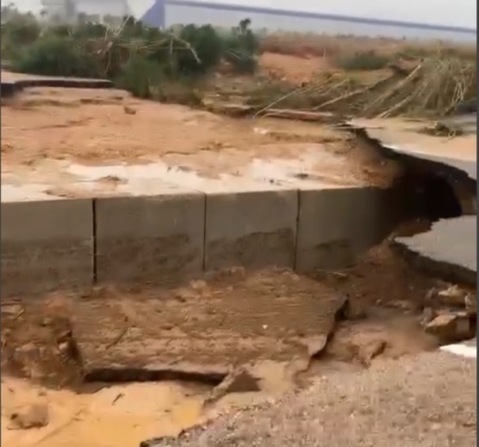 MotoGP, Mud and landslide roads Valencia circuit isolated due to