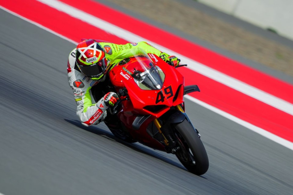MotoGP: FOTO - Di Giannantonio in moto dopo 3 mesi: il primo test è stato superato