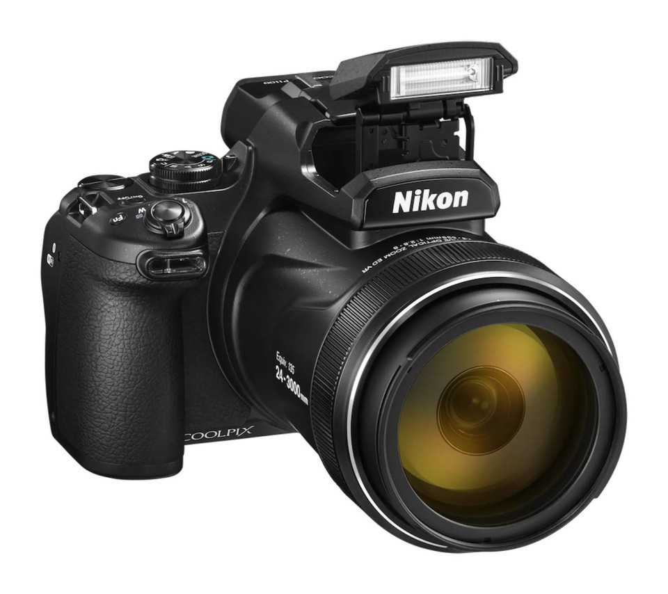 News: E' arrivata la nuova fotocamera digitale compatta Coolpix P1100 con zoom ottico 125x