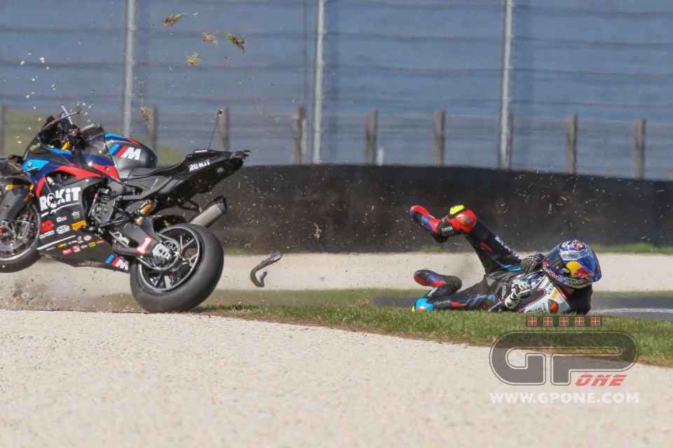 SBK: Toprak: “Non mi spiego la caduta, tutto è andato distrutto col regolamento”