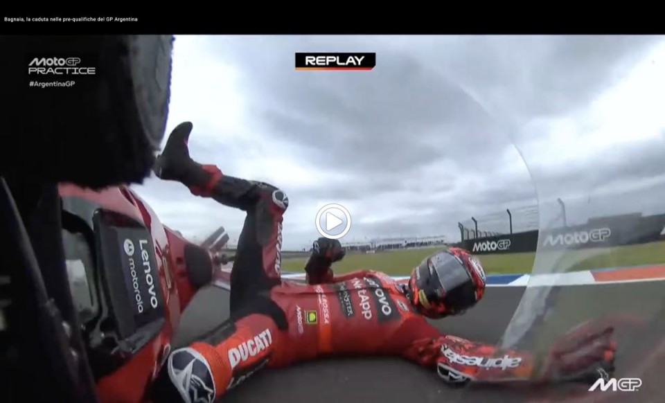 MotoGP: VIDEO - La caduta di Bagnaia nelle prequalifiche in Argentina