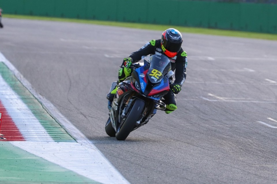 SBK: L’Axon Seven Team si presenta: ecco i piloti per il Dunlop CIV 2025