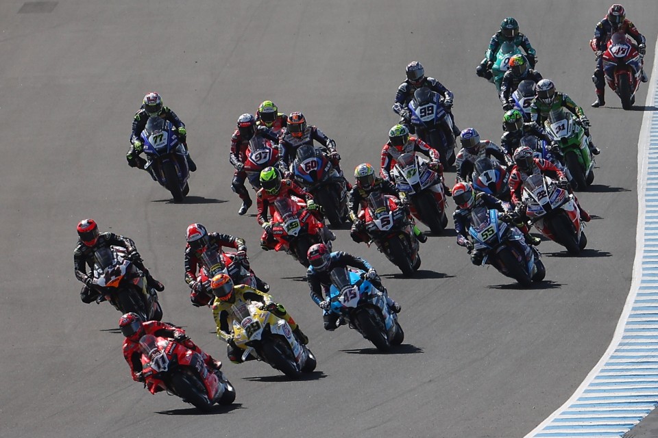 SBK: Toprak sotto attacco di Bulega e Ducati: a Portimao l’ora X