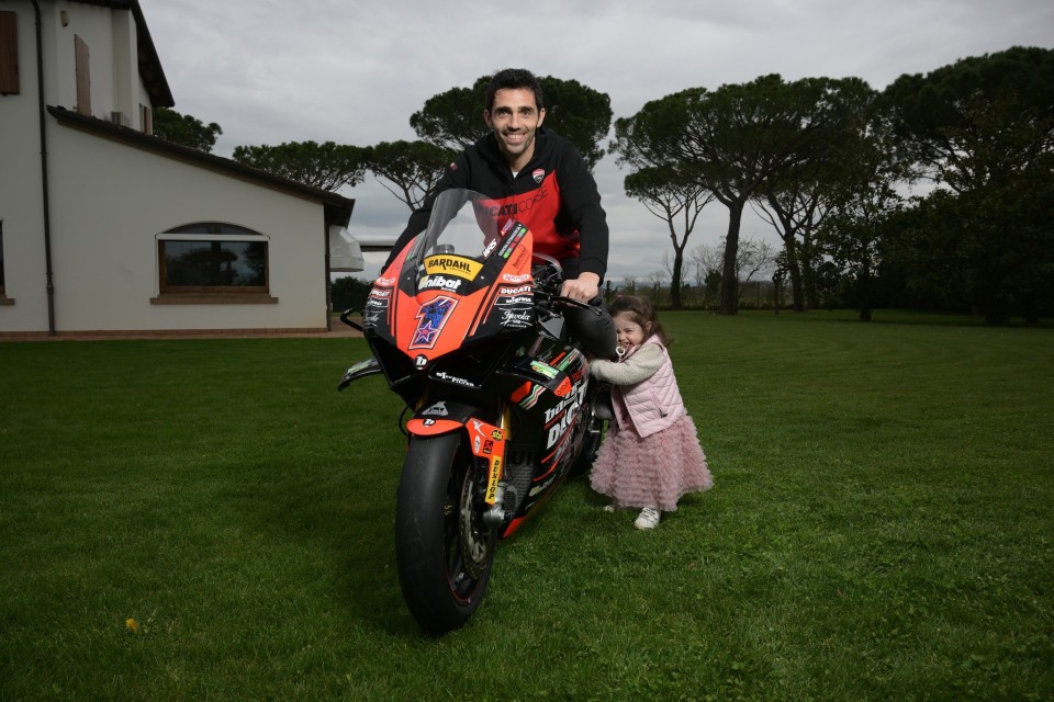 SBK: Michele Pirro riporta il numero 1 sulla Ducati V4 per la sfida nel CIV