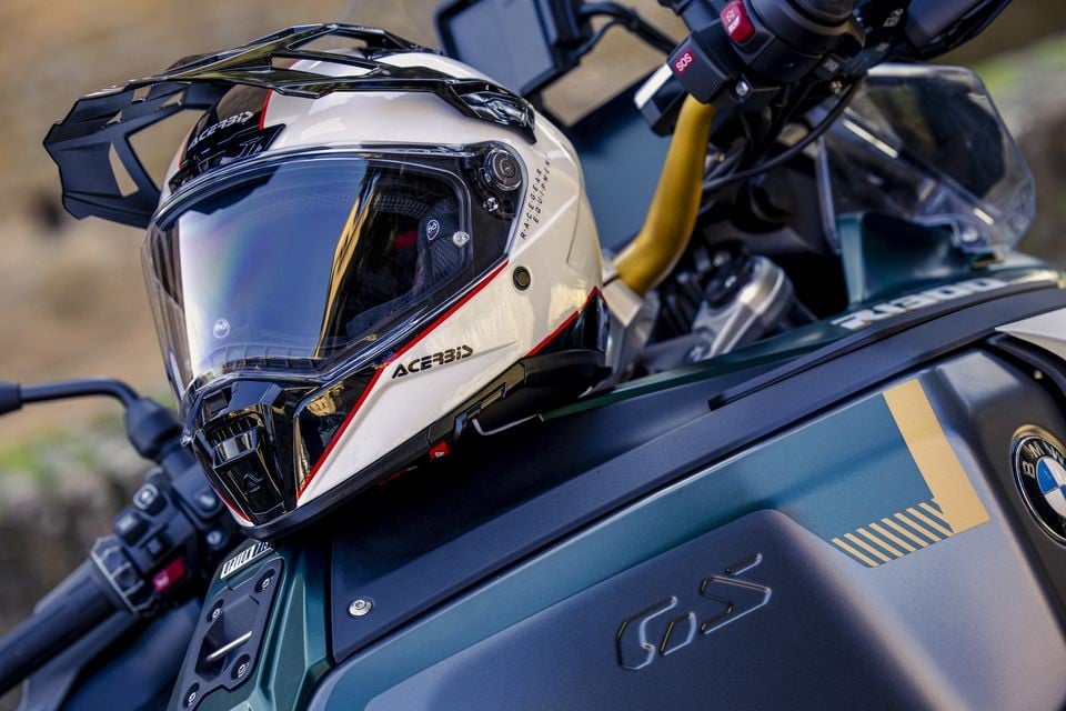 Moto - News: Acerbis Attack e Assault: il casco perfetto per l'enduro stradale