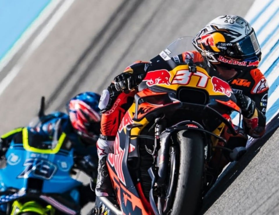 MotoGP: Pedro Acosta operato con successo per risolvere la sindrome compartimentale