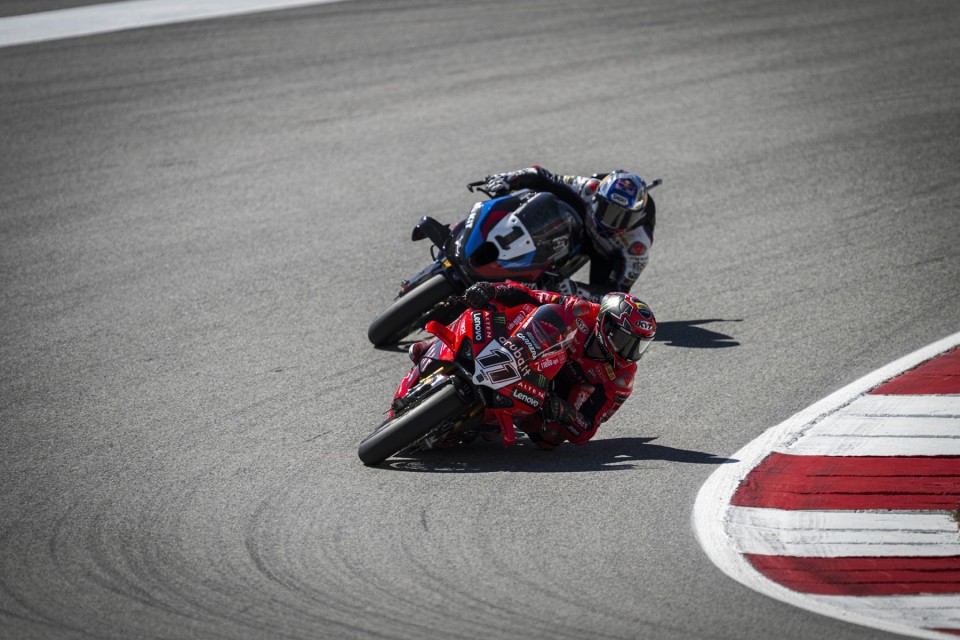 SBK: Sting coming for Ducati: FIM ready to reduce fuel flow