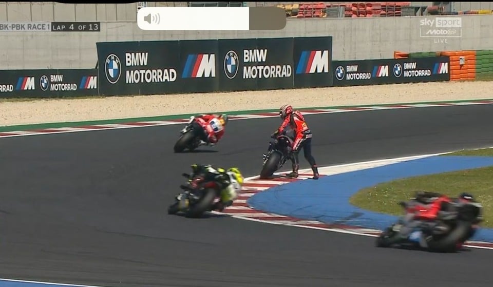 SBK: Inizio da incubo per Michele Pirro al CIV: finisce a terra al Tramonto