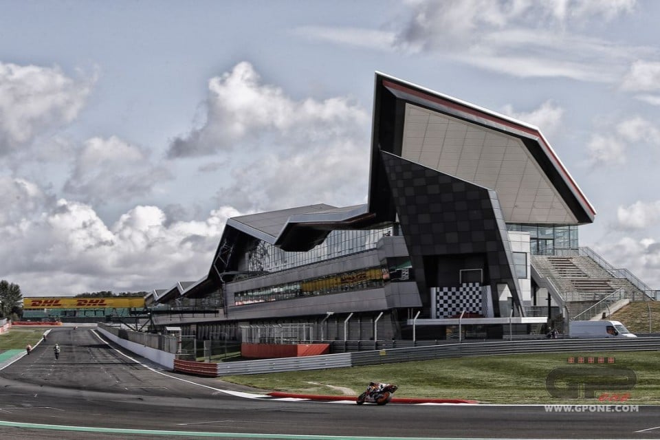 MotoGP: Silverstone al lavoro per un GP a porte chiuse (per la Formula1) MotoGP: Silverstone al lavoro per un GP a porte chiuse (per la Formula1)