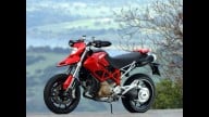Moto - News: C'è anche la Ducati Hypermotard in Yes Man