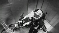 Moto - News: Chris Pfeiffer con la F800R sulla Torre BMW