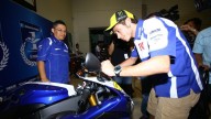 Moto - News: Rossi e Lorenzo in visita a Yamaha Motor Thailand