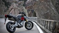 Moto - News: Aprilia Dorsoduro Factory: in listino a 9.990 euro f.c.