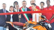 Moto - News: Andrea Dovizioso inaugura due stazioni Repsol